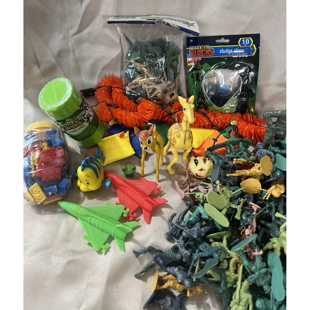 250 + VTG TOYS~ ARMY MEN, LEGOS, ANIMALS, ETC IN A PAW PATROL TIN (2551)‎